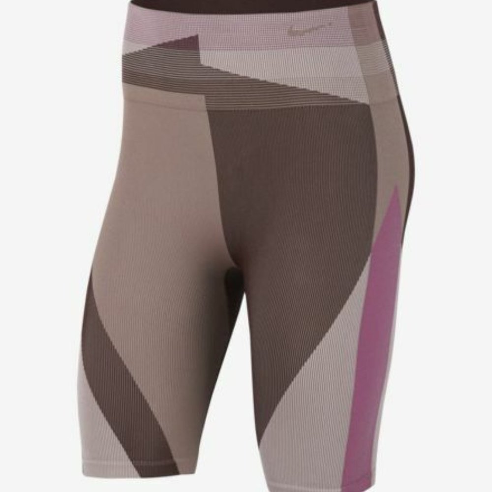 NIKE Sculpt Tight Fit High Rise Seamless ICON Clash 8" Training Shorts